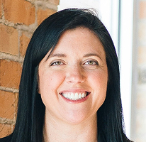 Sophie Hartwell, responsável de apoio ao cliente numa equipa de serviço, retrato